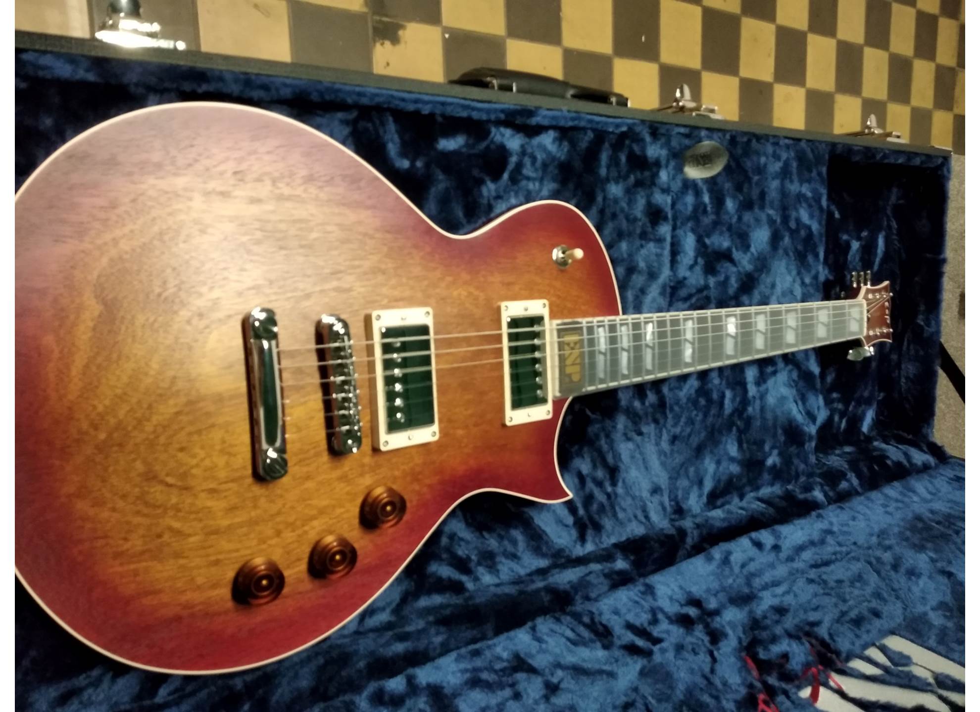 USA Eclipse Amber Cherry Sunburst